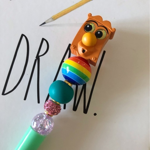 Disney Doorables: Alice in Wonderland: Doorknob handmade beaded pen - Picture 1 of 3